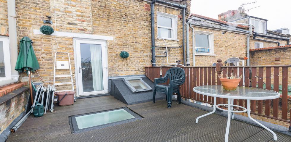 			PRIVATE ROOF TERRACE, 2 Bedroom, 1 bath, 1 reception Flat			 Gascony Avenue, WEST HAMPSTEAD